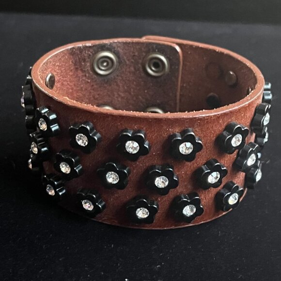 Leather with Enamel Black Daisy Flowers and Rhinestones Adjustable Bracelet - Picture 1 of 11